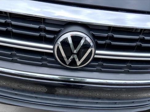 Used 2022 Volkswagen Jetta SE w/ Panoramic Sunroof Package FWD image 5