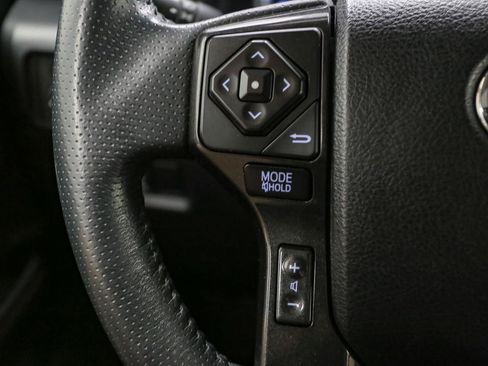 Used 2019 Toyota 4Runner TRD Off-Road AWD/4WD image 32