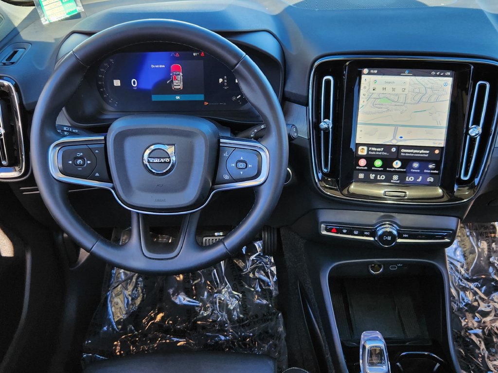 Used 2025 Volvo XC40 B5 Plus w/ Climate Package AWD/4WD image 3