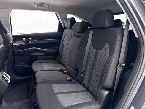 Used 2022 Kia Sorento LX image 28