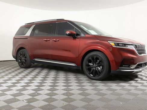 Certified 2024 Kia Carnival SX image 3