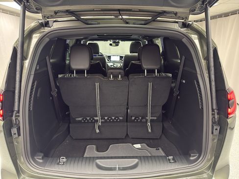 New 2027 Chrysler Pacifica Limited AWD/4WD image 15