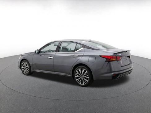 Used 2025 Nissan Altima 2.5 SV FWD image 6
