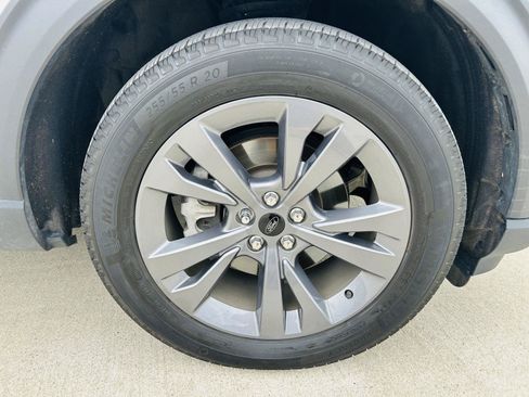 Used 2024 Ford Explorer XLT w/ Equipment Group 202A AWD/4WD image 46