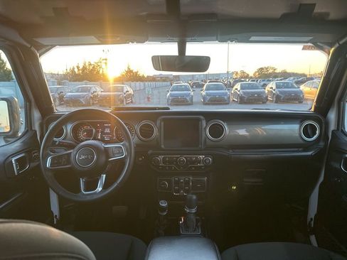 Used 2023 Jeep Wrangler Sahara image 15