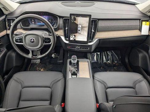 Certified 2025 Volvo XC90 T8 Plus w/ Protection Package Premier image 17