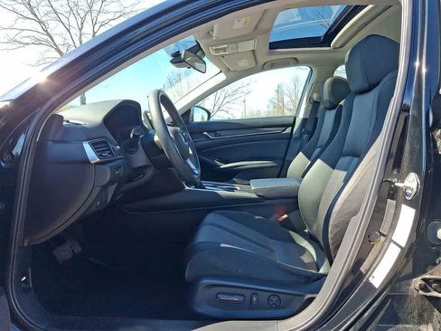 Used 2018 Honda Accord EX image 11