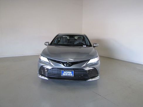 Used 2023 Toyota Camry XLE FWD image 2