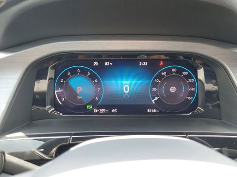 Certified 2025 Volkswagen Atlas Cross Sport SE FWD image 24