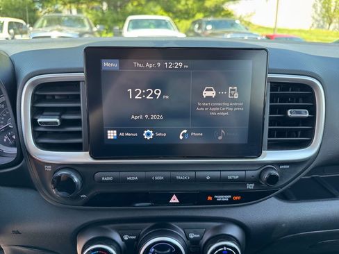 Used 2021 Hyundai Venue SEL image 9