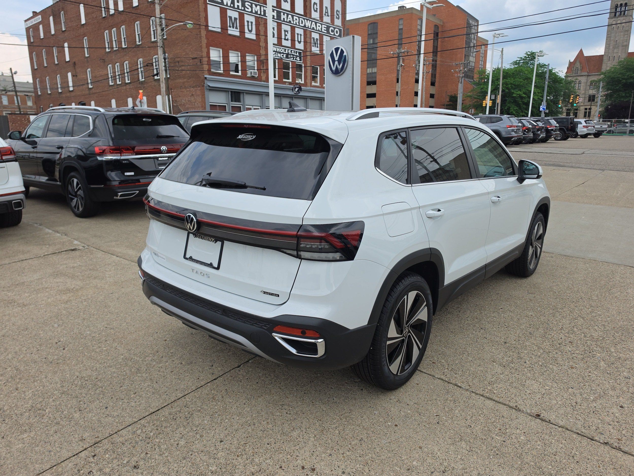 Used 2026 Volkswagen Taos SE AWD/4WD image 6