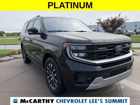 Used 2025 Ford Expedition Platinum AWD/4WD image 2