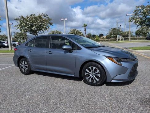 Certified 2022 Toyota Corolla LE FWD image 1