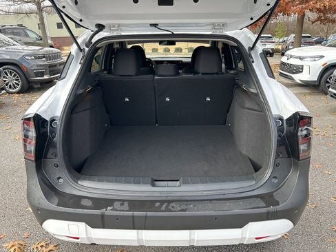 Used 2025 Nissan Kicks SV image 33