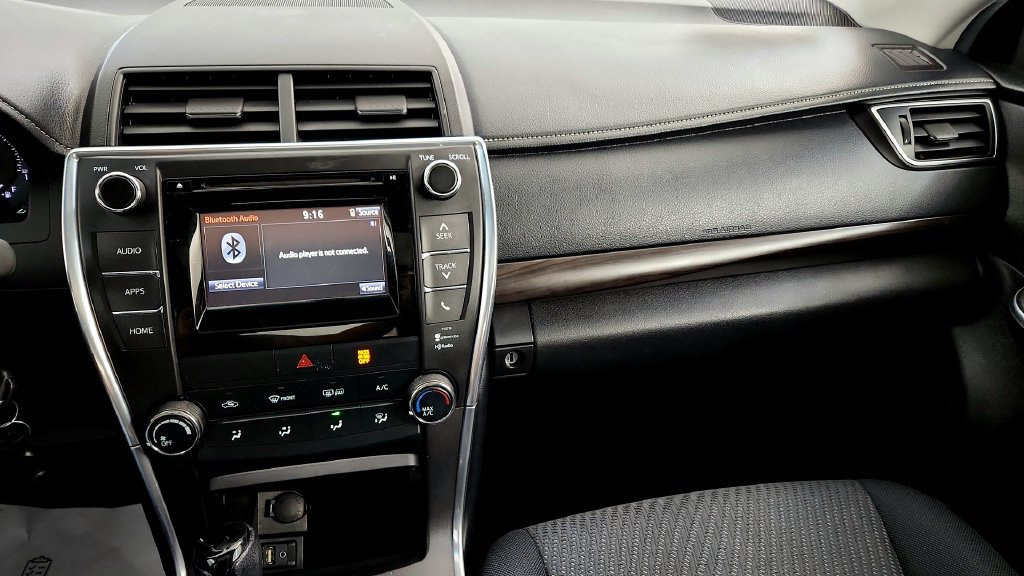Used 2015 Toyota Camry LE w/ Moonroof Package FWD image 29