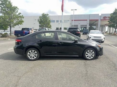 Used 2023 Toyota Corolla LE FWD image 3