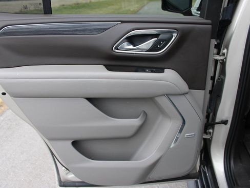 Used 2023 GMC Yukon SLT w/ SLT Luxury Package image 29