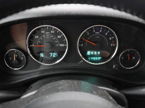 Used 2017 Jeep Wrangler Unlimited Sahara w/ Connectivity Group AWD/4WD image 7