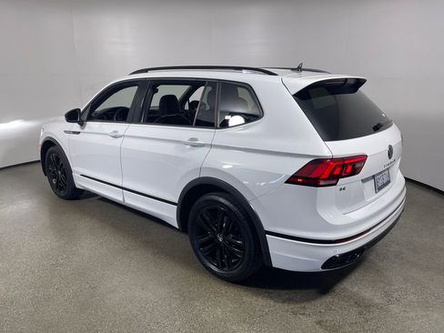 Used 2022 Volkswagen Tiguan SE R-Line image 5