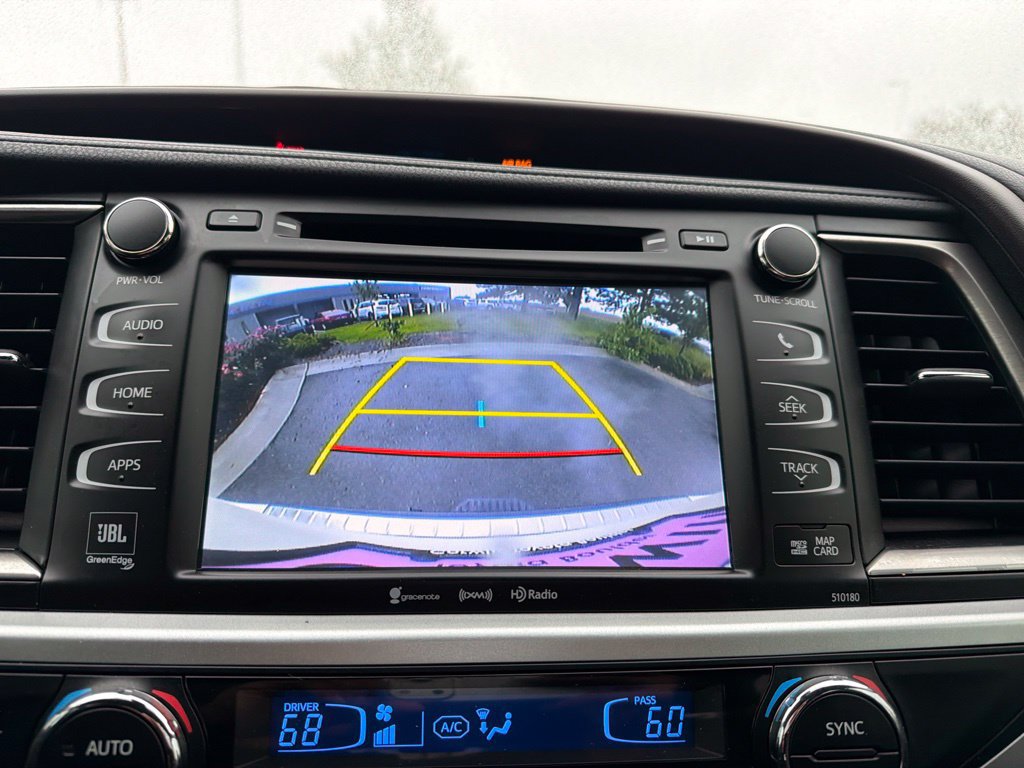 Used 2018 Toyota Highlander Limited AWD/4WD image 32
