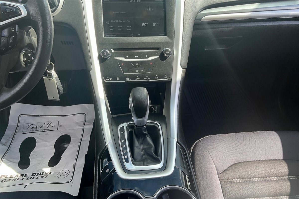Used 2015 Ford Fusion SE FWD image 15