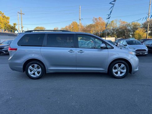 Used 2013 Toyota Sienna LE FWD image 14