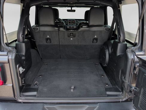 Used 2021 Jeep Wrangler Unlimited Sahara AWD/4WD image 38
