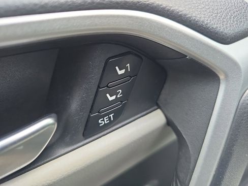 Used 2021 Toyota RAV4 XLE Premium image 14