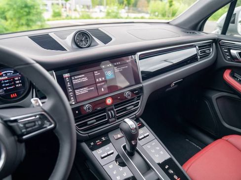 New 2026 Porsche Macan AWD/4WD image 10