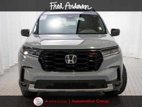 Used 2024 Honda Pilot TrailSport image 2