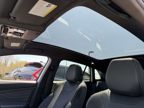 Used 2023 Volkswagen ID.4 Pro S AWD/4WD image 10