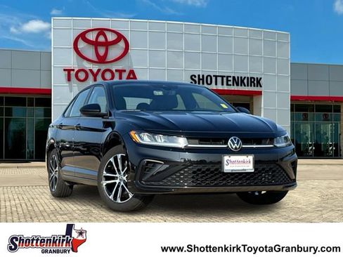 Used 2025 Volkswagen Jetta Sport FWD image 1