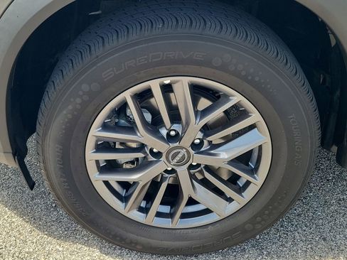 Used 2023 Nissan Rogue S AWD/4WD image 11