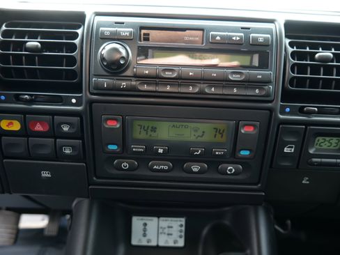 Used 2004 Land Rover Discovery SE image 26