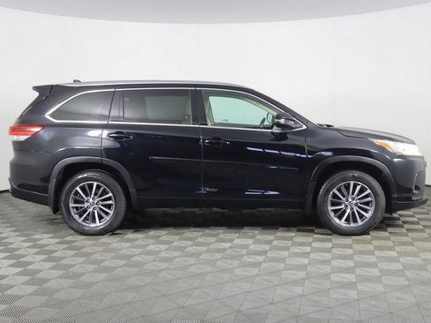 Used 2018 Toyota Highlander XLE image 19