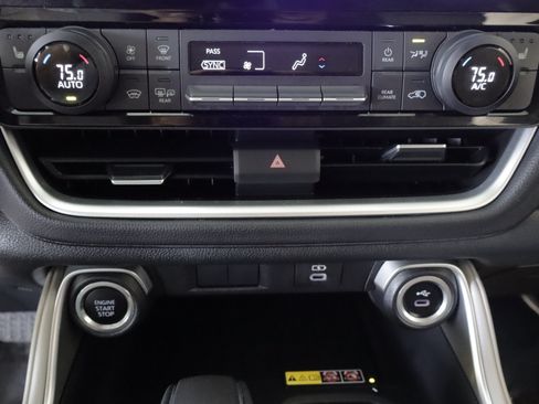 Used 2024 Toyota Grand Highlander AWD image 17