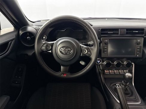 Certified 2025 Toyota GR86 image 33