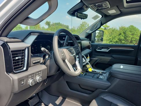 New 2026 GMC Sierra 2500 Denali w/ Denali Reserve Package image 14