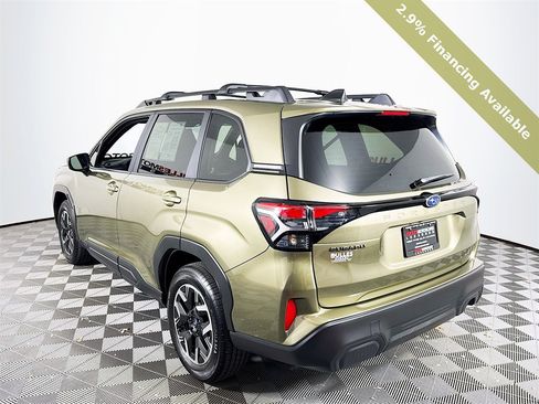 Used 2025 Subaru Forester Premium image 5