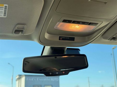 Used 2022 GMC Canyon Denali image 32