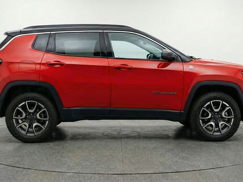Used 2025 Jeep Compass Trailhawk AWD/4WD image 11