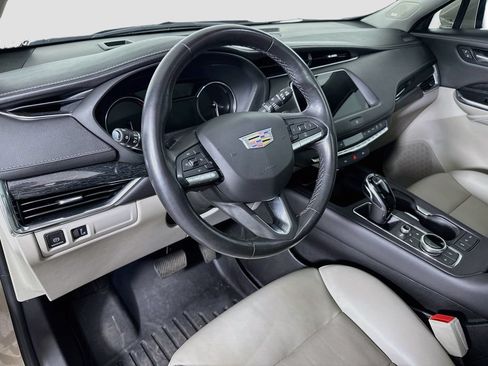 Certified 2023 Cadillac XT4 Premium Luxury FWD image 9