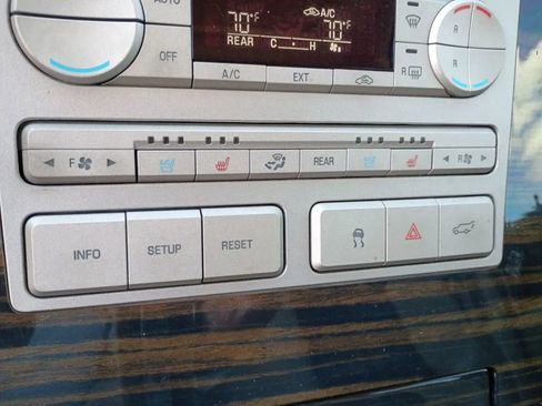 Used 2009 Lincoln Navigator Sport Utility 4D image 12