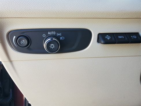 Used 2022 Buick Envision Avenir w/ Technology Package II image 23