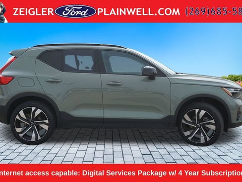 Used 2023 Volvo XC40 B5 Plus w/ Driver Assist Package AWD/4WD image 5