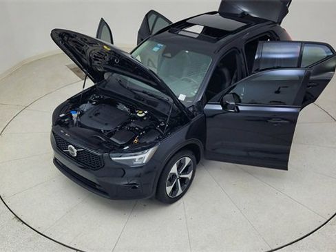 Used 2024 Volvo XC40 B5 Plus image 87
