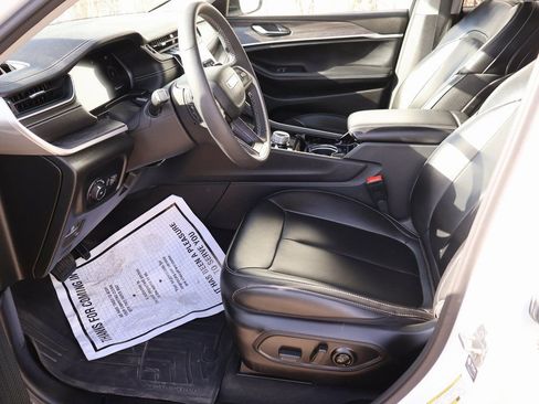 Used 2023 Jeep Grand Cherokee Limited image 43