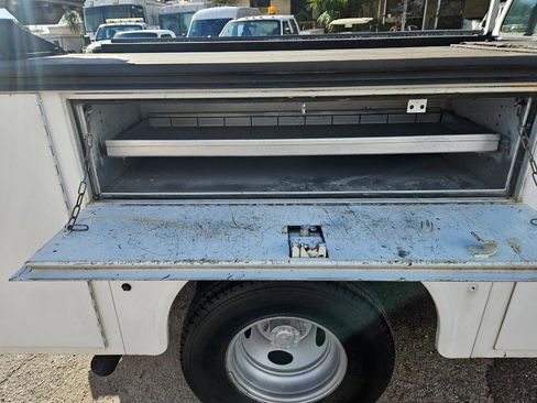 Used 2002 Ford F350 2WD Regular Cab DRW Super Duty image 17