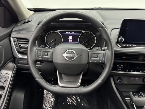 Used 2025 Nissan Rogue SV image 24