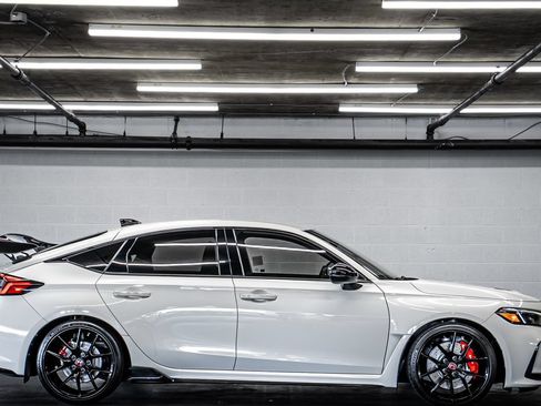 Used 2025 Honda Civic Type R image 3